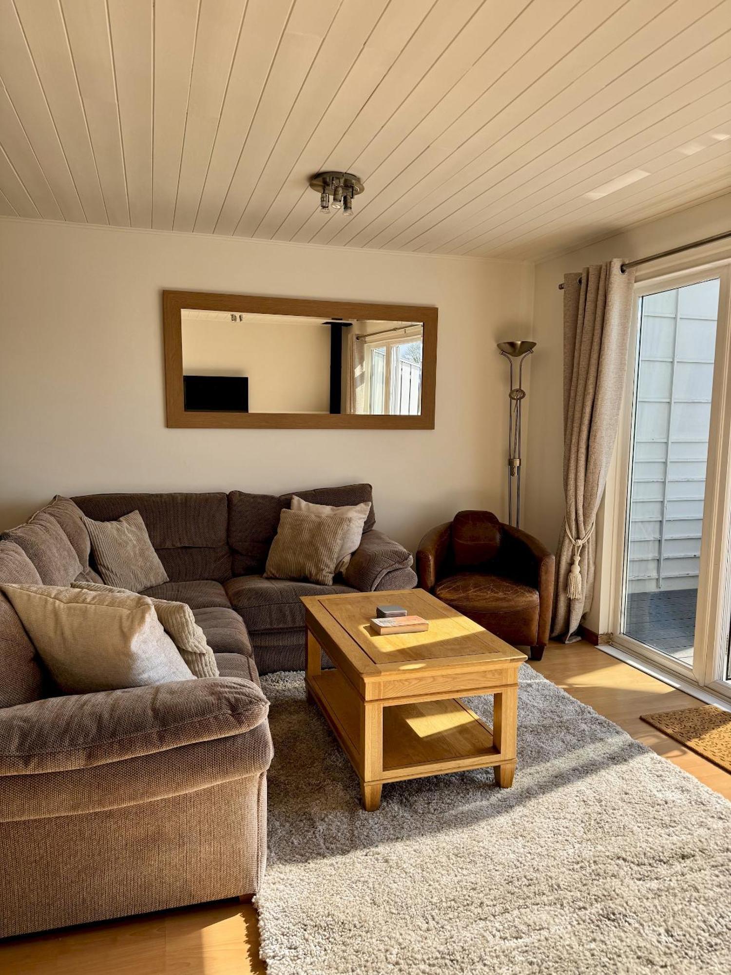 Medway Hot Tub Lodge South Cerney Bagian luar foto