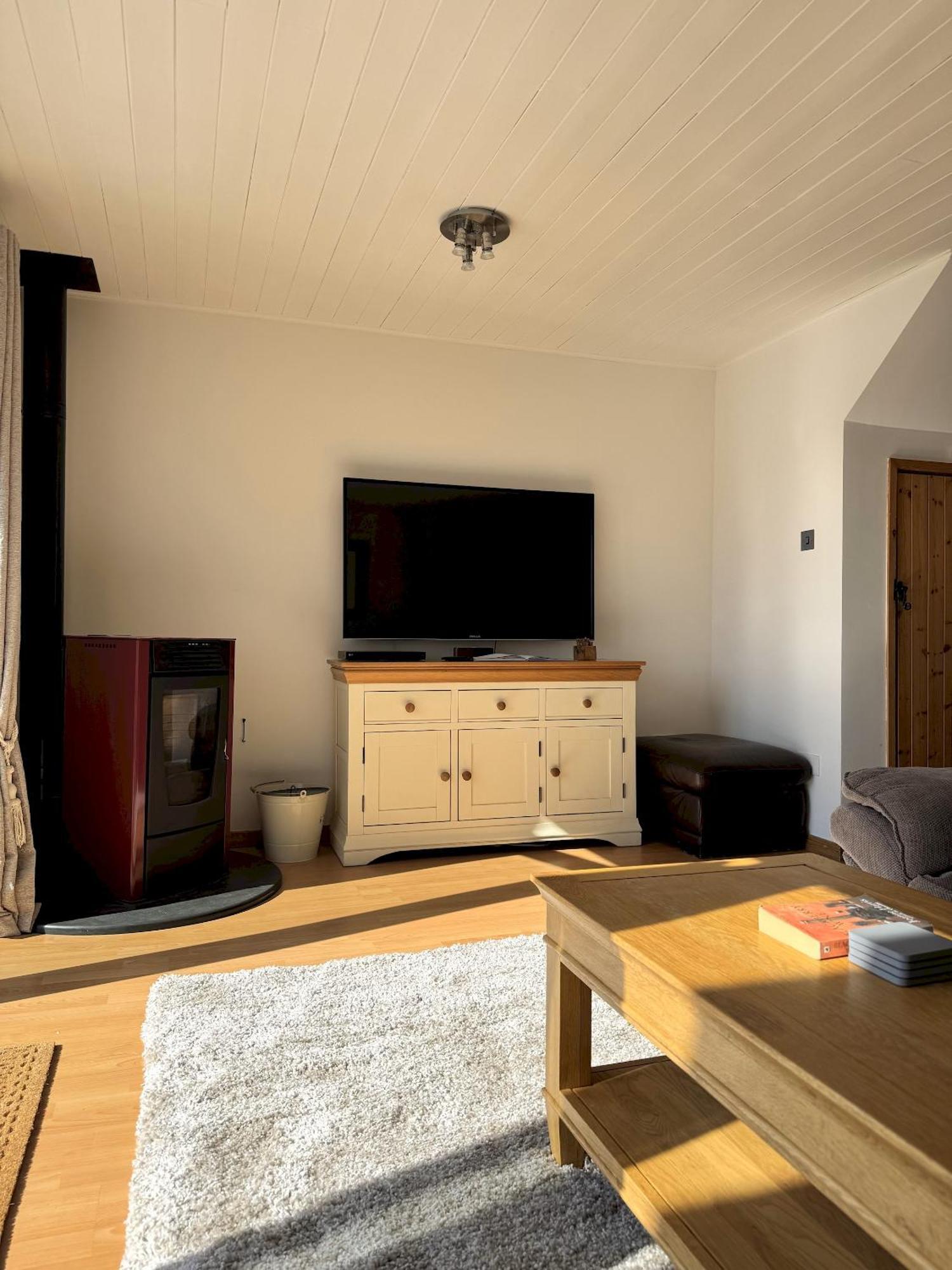 Medway Hot Tub Lodge South Cerney Bagian luar foto
