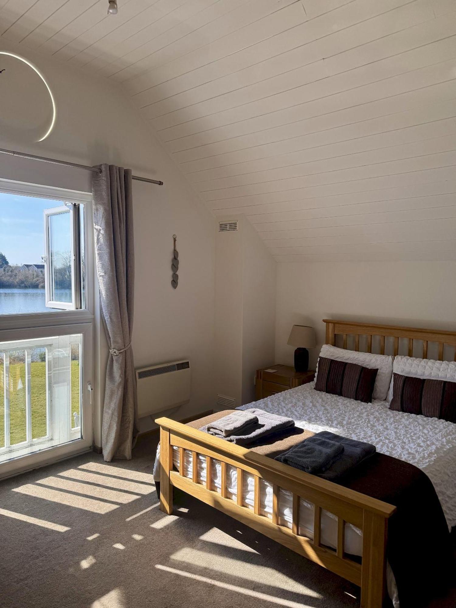 Medway Hot Tub Lodge South Cerney Bagian luar foto