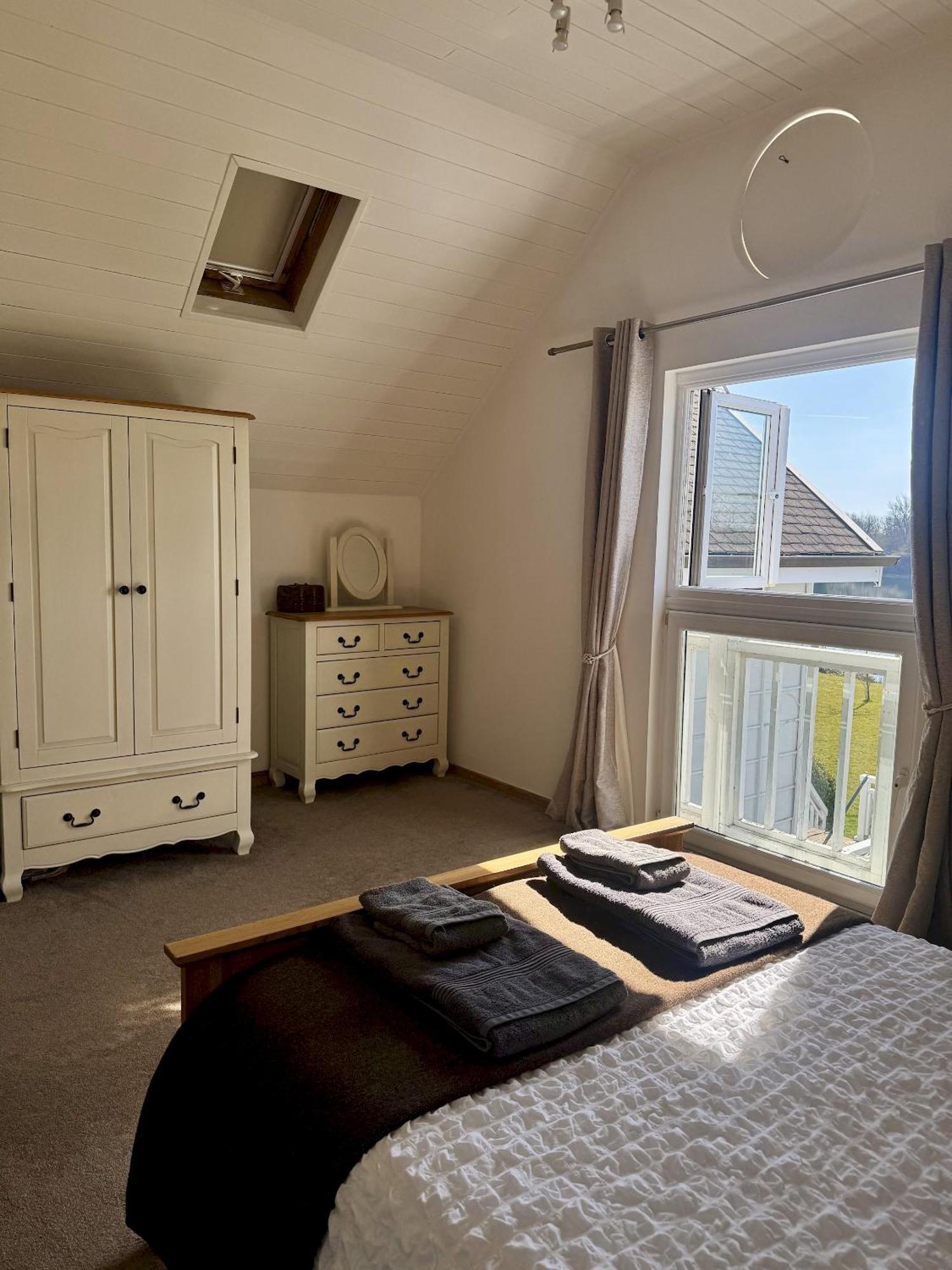 Medway Hot Tub Lodge South Cerney Bagian luar foto